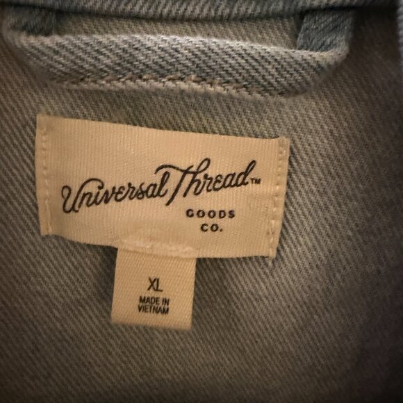 Women's 90's Baggy Trucker Jacket - Universal Thread™ Light Wash XL - Picture 3 of 4